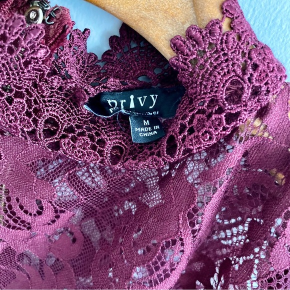 Privy Burgundy Crochet Lace Sleeveless Top Size Medium - Picture 5 of 5